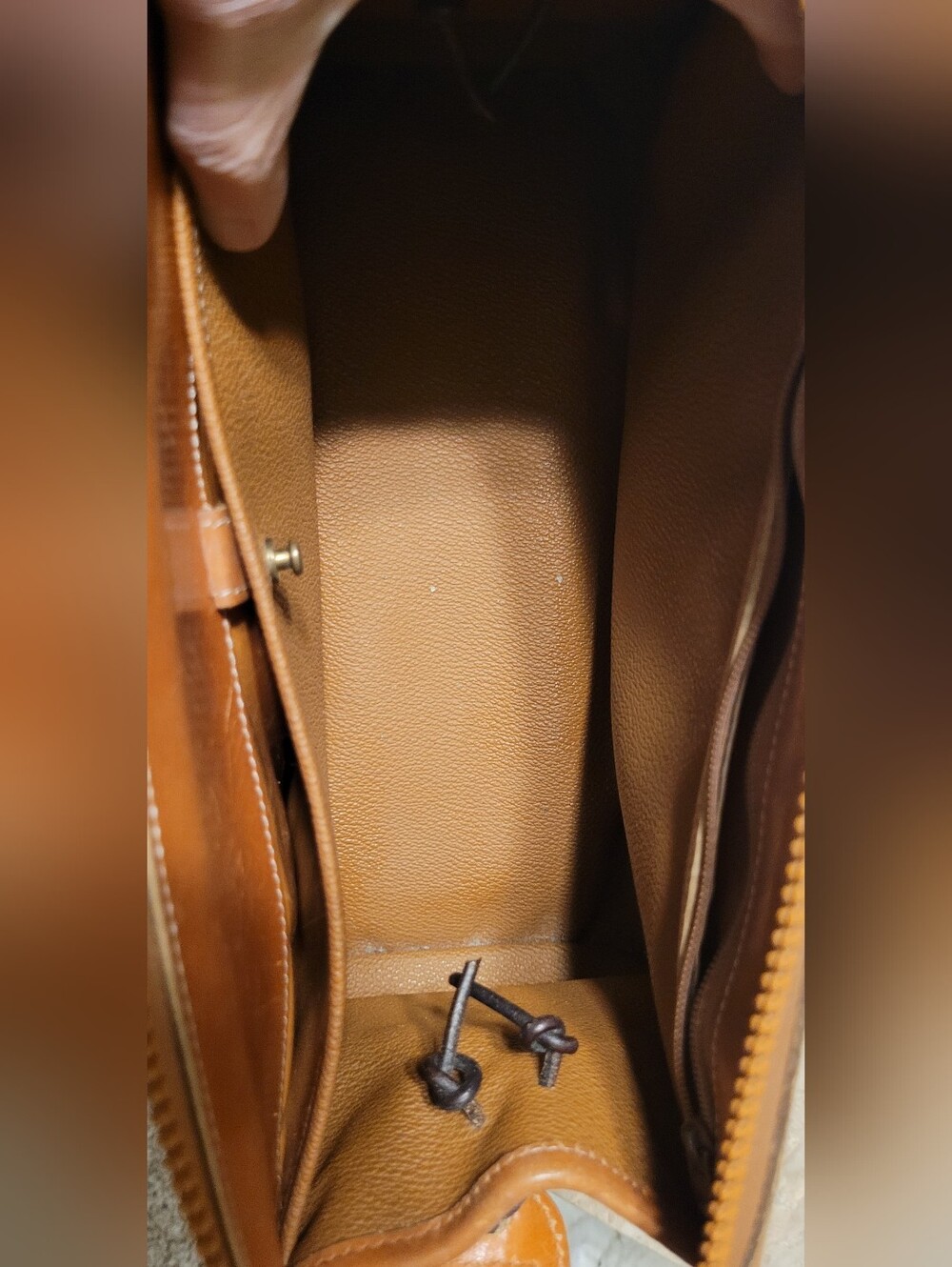 VTG Dooney & Bourke Tan Pebble LeatherTrim Satchel - GUC - Picture 11 of 14